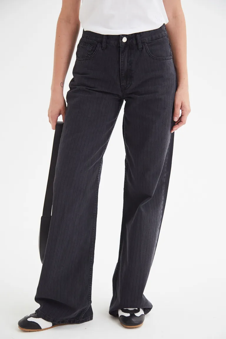Pantalón de jean de tiro alto y silueta wide leg con efecto tizado de Las Pepas en Pantalones para argentina