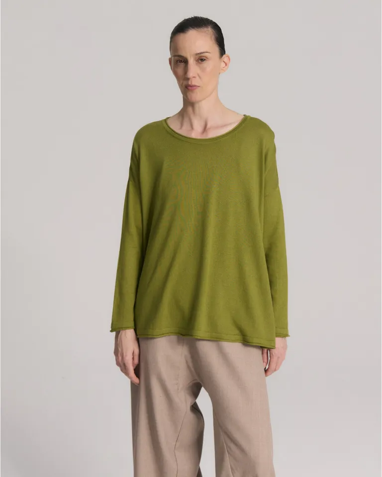 Remera de mujer con escote bote y hombros caídos de calce relajado de Blue Sheep en Remeras para argentina