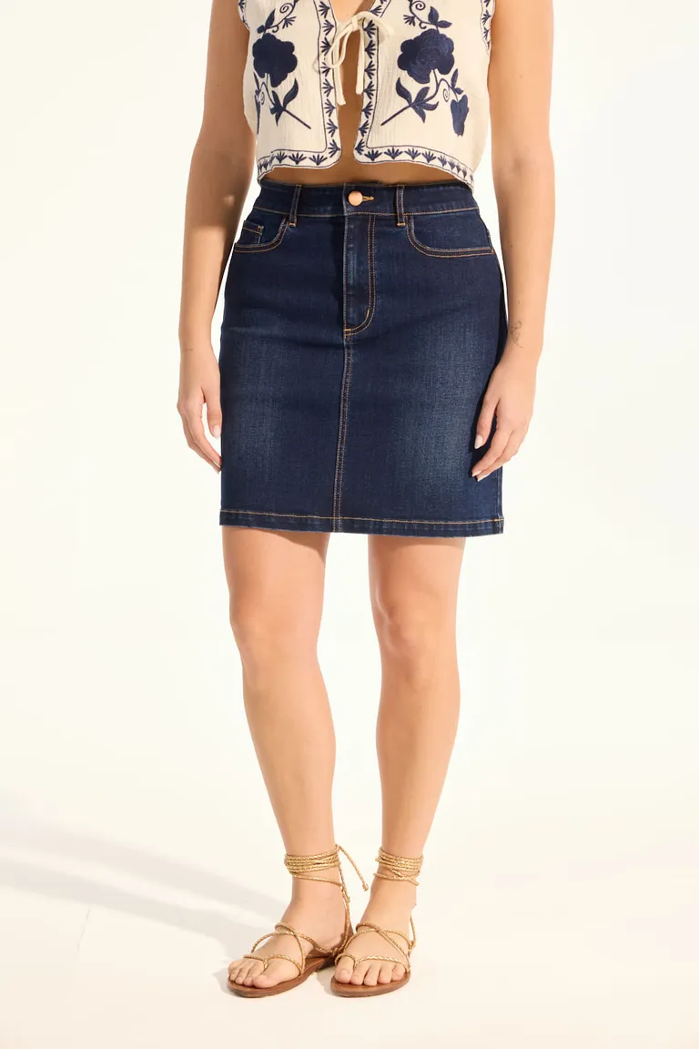 Falda de mezclilla con diseño sencillo y elegante para un look informal y versátil de Portsaid en Faldas para argentina