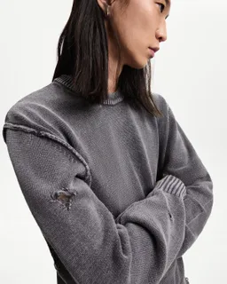 Sweater roto efecto lavado de Bershka en Buzos y Sweaters para argentina