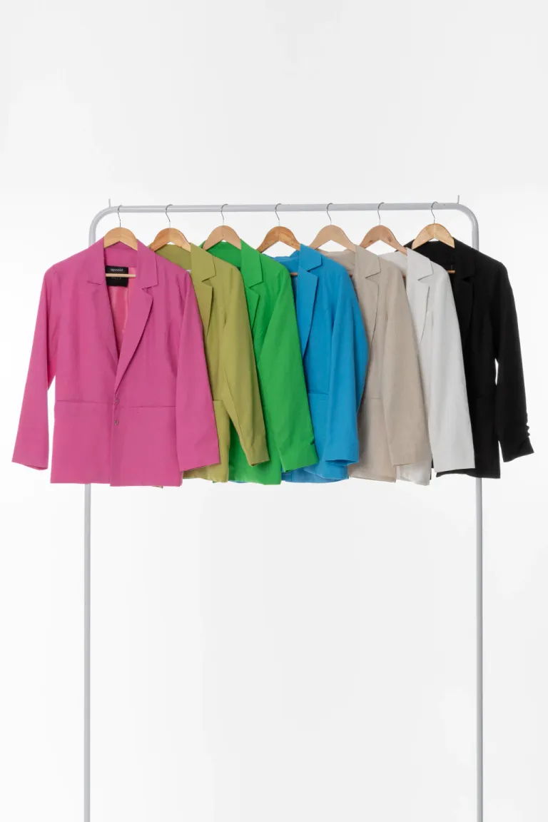 Blazer clásico con solapa y botón frontal para looks formales y casuales de Apricot en Blazers para argentina