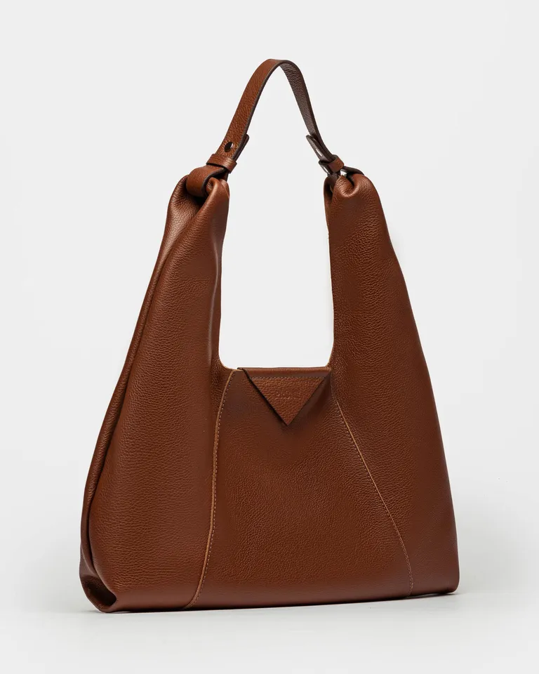 Cartera de hombro suave y versátil en tonos marrones de Prüne en Bolsos y Carteras para argentina