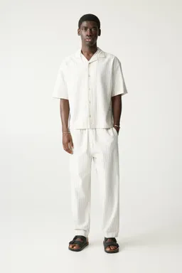 Pantalón jogger rayas lino de Pull&Bear en Pantalones para argentina