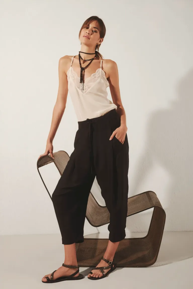 Pantalón babucha negro de viscosa-seda con diseño elegante y cintura ajustable de Rapsodia en Pantalones para argentina