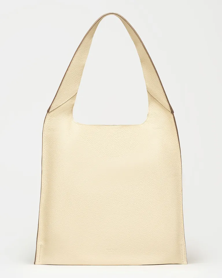 Cartera al hombro minimal en cuero graneado de Prüne en Bolsos y Carteras para argentina