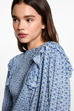 Blusa estampada volantes de Mango Teen en Blusas para argentina