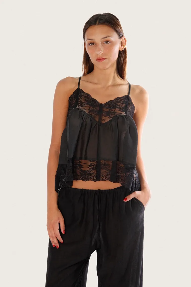 Top de seda negra con puntilla y frunce bajo el busto de Sofia Sarkany en Tops para argentina