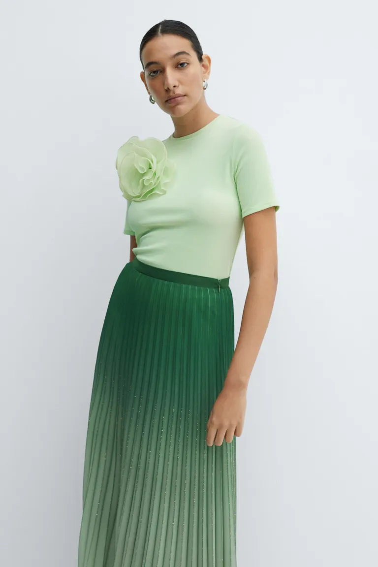 Camiseta detalle maxi flor de Mango en Remeras para argentina
