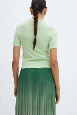 Camiseta detalle maxi flor de Mango en Remeras para argentina