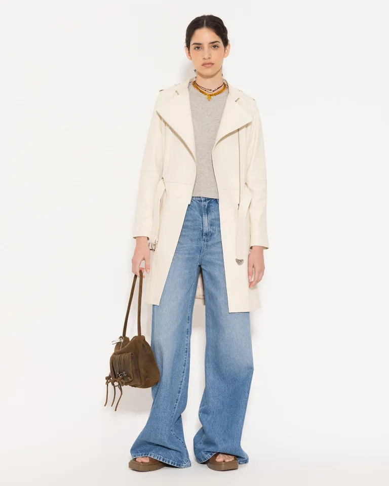 Tapado de cuero victoria en beige con detalles de diseño para mujer de Jazmin Chebar en Tapados para argentina