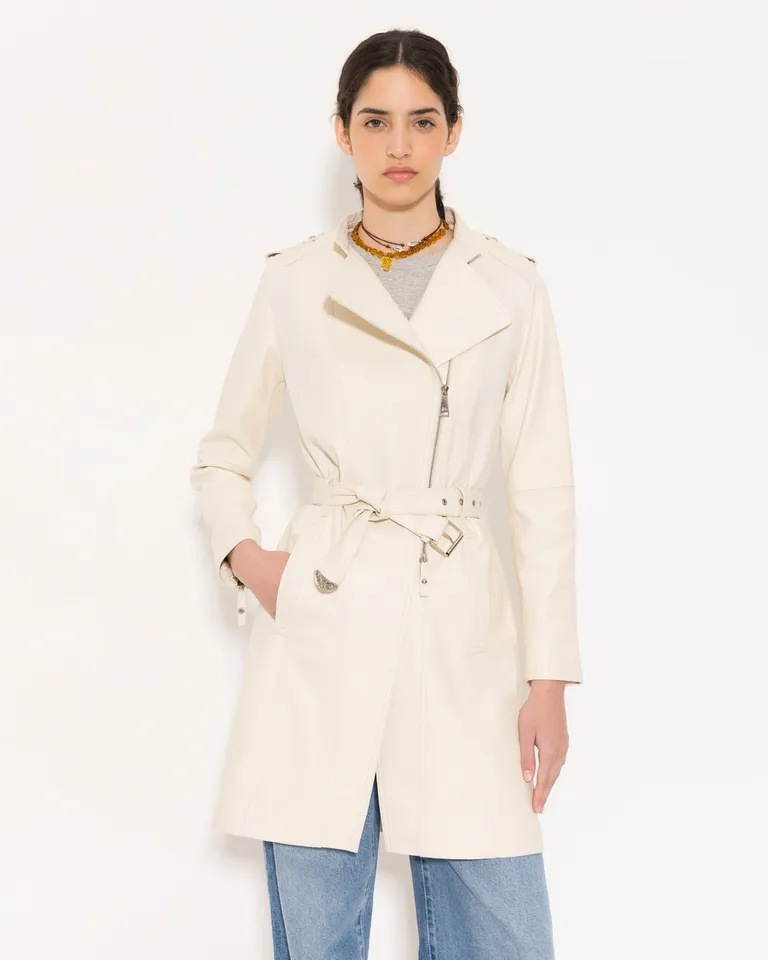 Tapado de cuero victoria en beige con detalles de diseño para mujer de Jazmin Chebar en Tapados para argentina