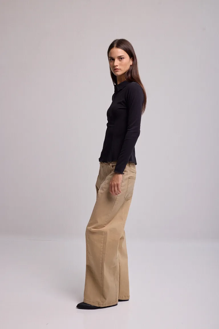 Remera de mujer con cuello polo y cierre frontal de mangas largas entallada de Kill en Remeras para argentina