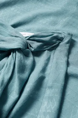 Falda midi con nudo de Mango Teen en Faldas para argentina
