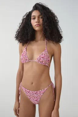 Top bikini floral de Mango en Swimwear y Beachwear para argentina