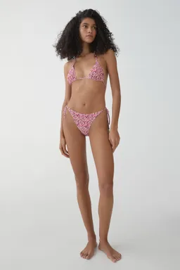Top bikini floral de Mango en Swimwear y Beachwear para argentina