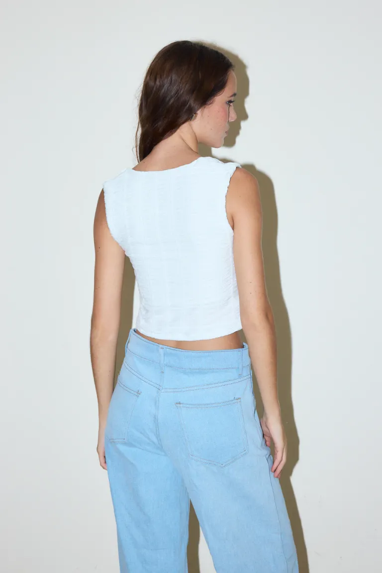 Top sin mangas blanco de diseño moderno y minimalista de Audaz en Tops para argentina