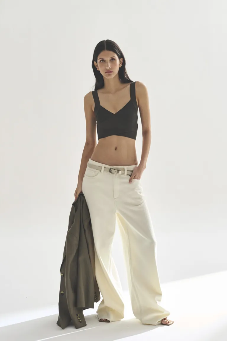 Top sin tirantes negro de diseño minimalista para mujer de Akiabara en Tops para argentina