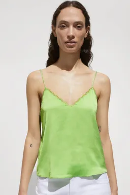 Top satinado con breteles de Mango en Tops para argentina