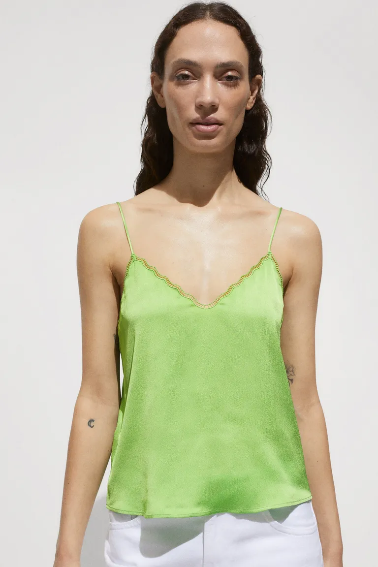 Top satinado con breteles de Mango en Tops para argentina