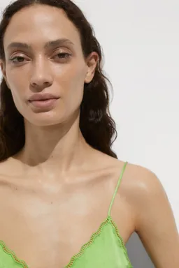 Top satinado con breteles de Mango en Tops para argentina