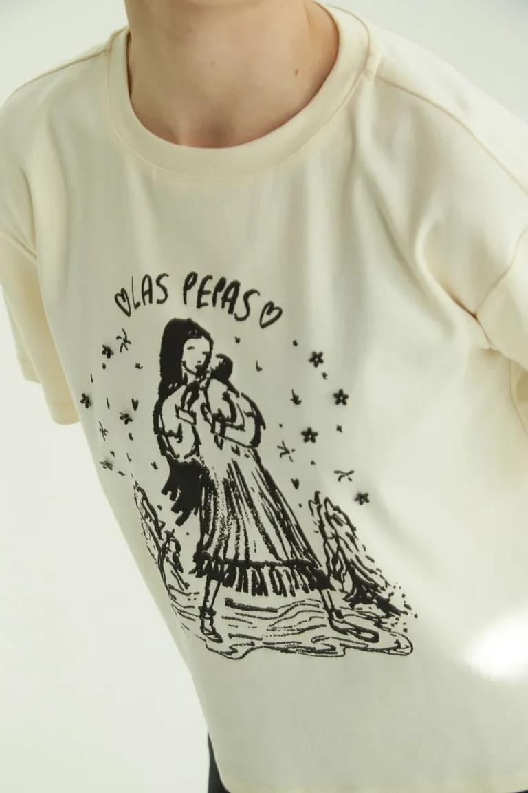 Remera de algodón con estampado exclusivo y bordados de flores en lentejuelas de Las Pepas en Remeras para argentina
