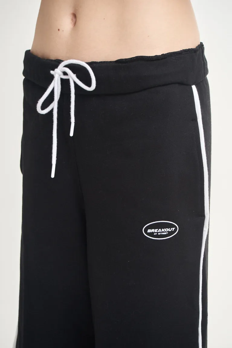 Bermuda con cintura elástica y cordones, bolsillos y detalles a contraste de 47 Street en Pantalones para argentina