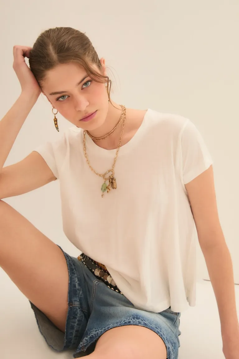 Remera básica de corte holgado y confección suave al tacto de Rapsodia en Remeras para argentina