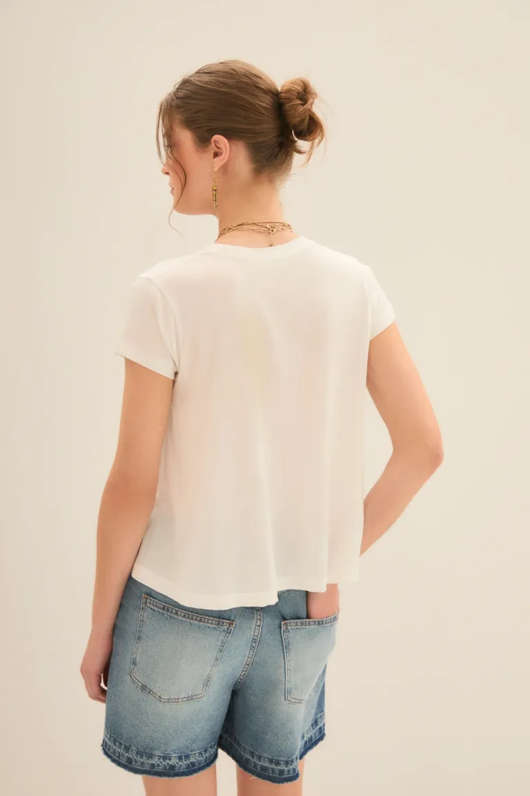 Remera básica de corte holgado y confección suave al tacto de Rapsodia en Remeras para argentina