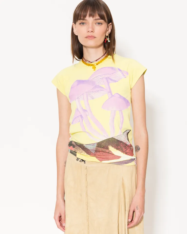 Remera estampada de algodón orgánico pima con mangas ranglan y escote redondo de Jazmin Chebar en Remeras para argentina