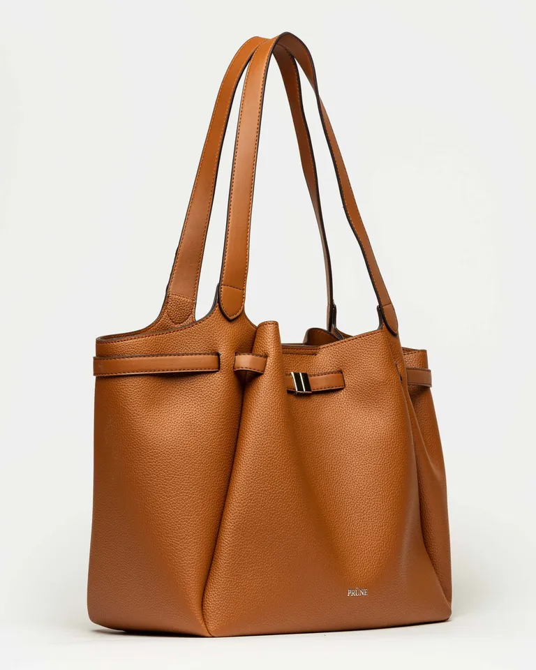 Bolso de hombro con manijas dobles, ajuste frontal con hebilla y cierre magnético de Prüne en Bolsos y Carteras para argentina