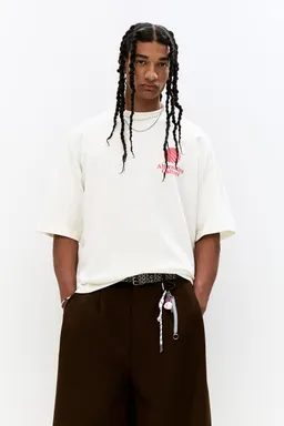 Remera gráfico cultura alternativa de Pull&Bear en Remeras y Polos para argentina