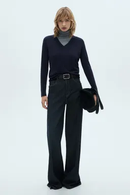 Remera tejida cuello pico de Mango en Buzos y Sweaters para argentina