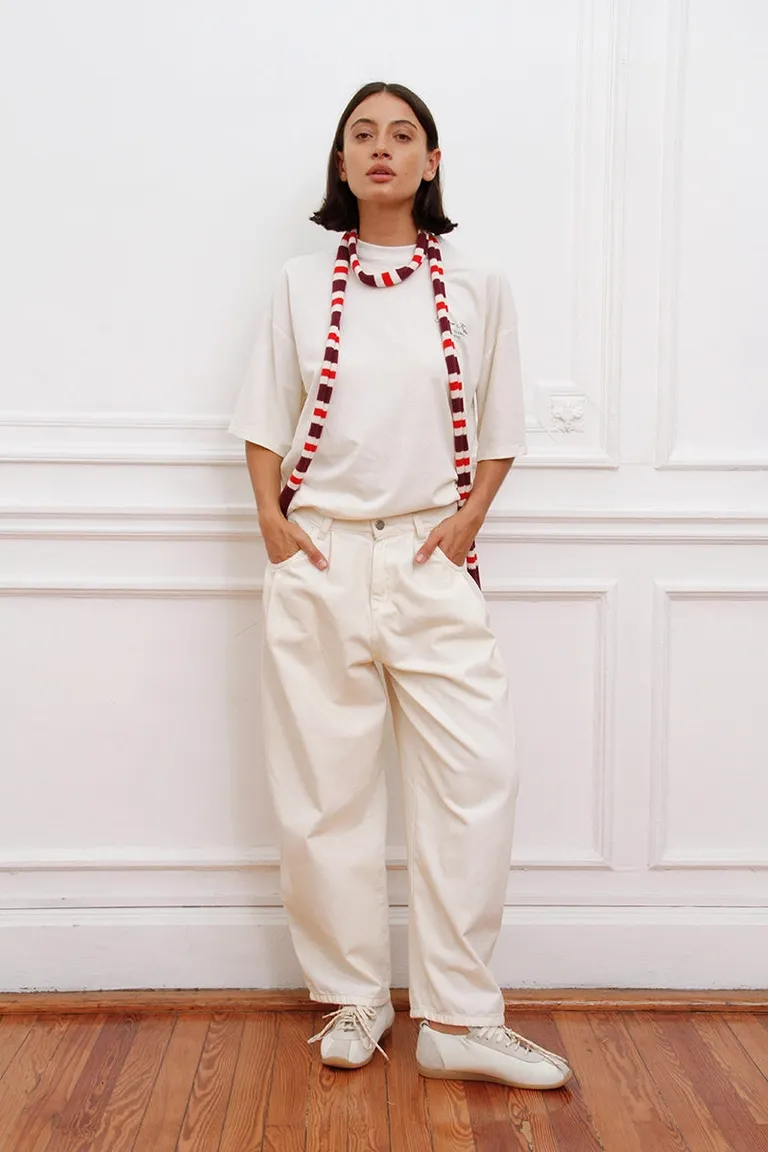 Remera manga corta de corte amplio con estampa de lazo ubicada en la espalda de Sofia Sarkany en Remeras para argentina