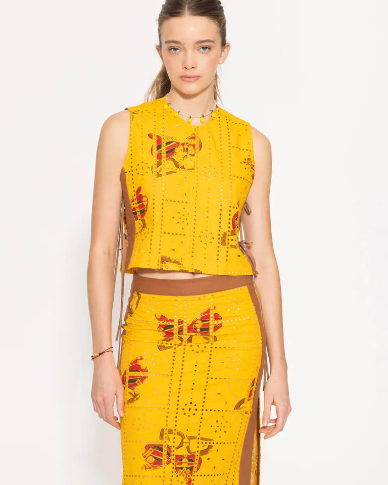 Top con diseño exclusivo de bordados y aberturas laterales de Jazmin Chebar en Tops para argentina