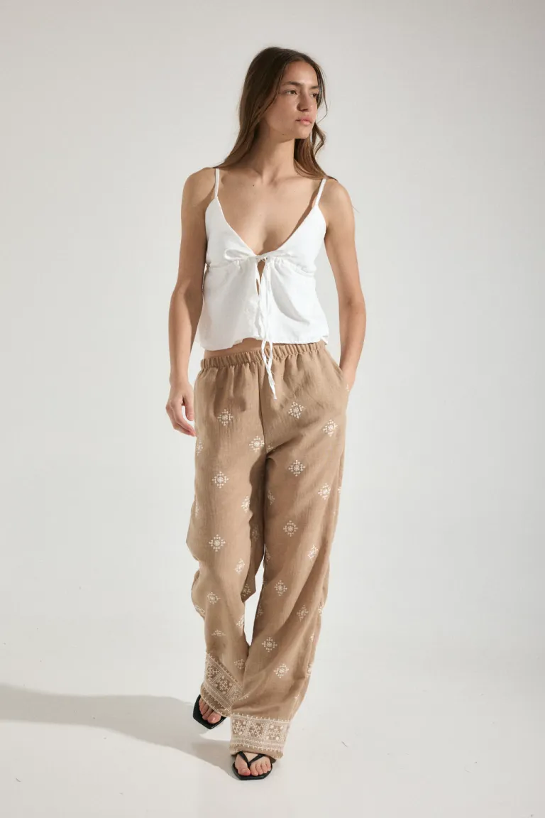 Pantalón bordado negro para mujer, diseño moderno y sofisticado de Audaz en Pantalones para argentina