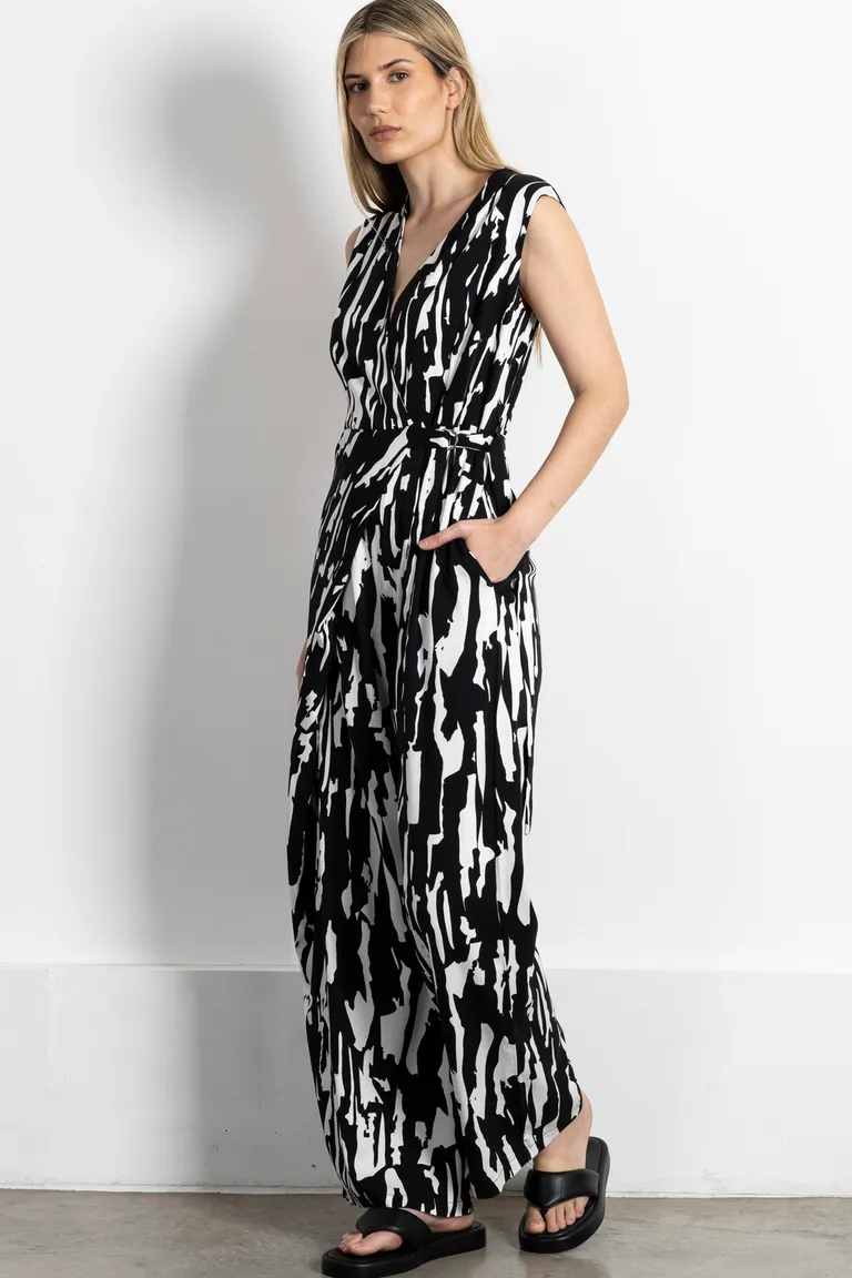 Enterito largo de estampado blanco y negro con cruce delantero y ajuste en la cintura de Kill en Monos para argentina