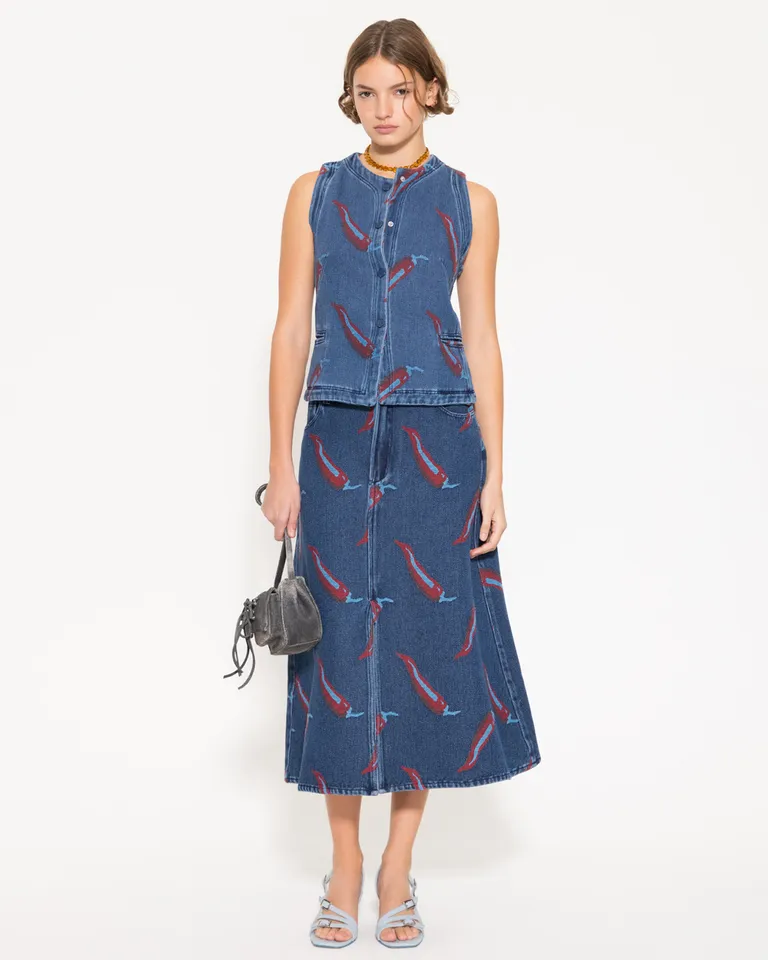 Falda denim con estampado de chiles mexicanos, corte elegante y versátil de Jazmin Chebar en Faldas para argentina