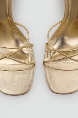 Sandalia tacón tiras cruzadas de Mango en Sandalias para argentina