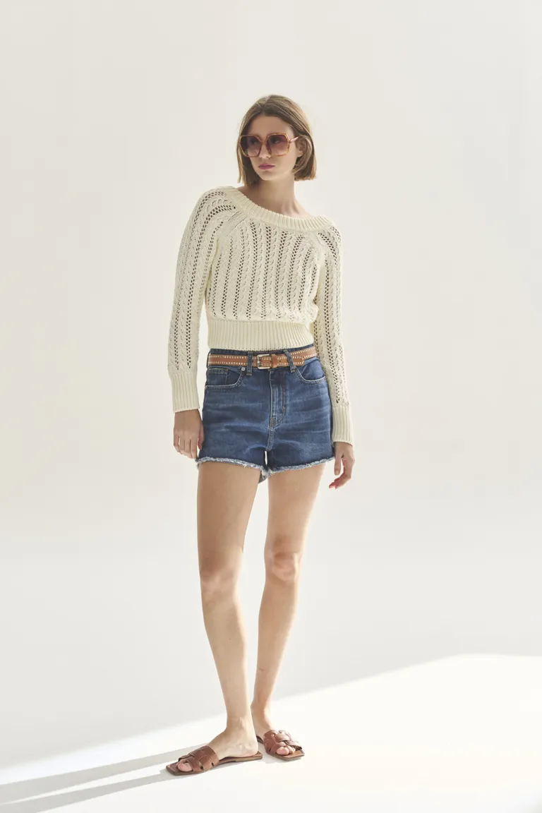 Elegante suéter de punto blanco marfil con textura de cable y cuello alto para mujer de Akiabara en Buzos y Sweaters para argentina