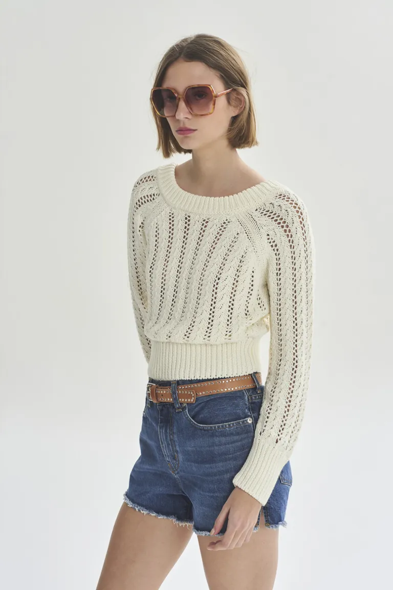 Elegante suéter de punto blanco marfil con textura de cable y cuello alto para mujer de Akiabara en Buzos y Sweaters para argentina