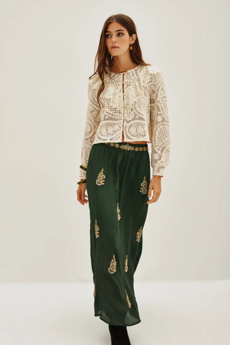 Vestido largo de cuello alto con mangas acampanadas y bordados ornamentales en toda la prenda de Rapsodia en Vestidos para argentina