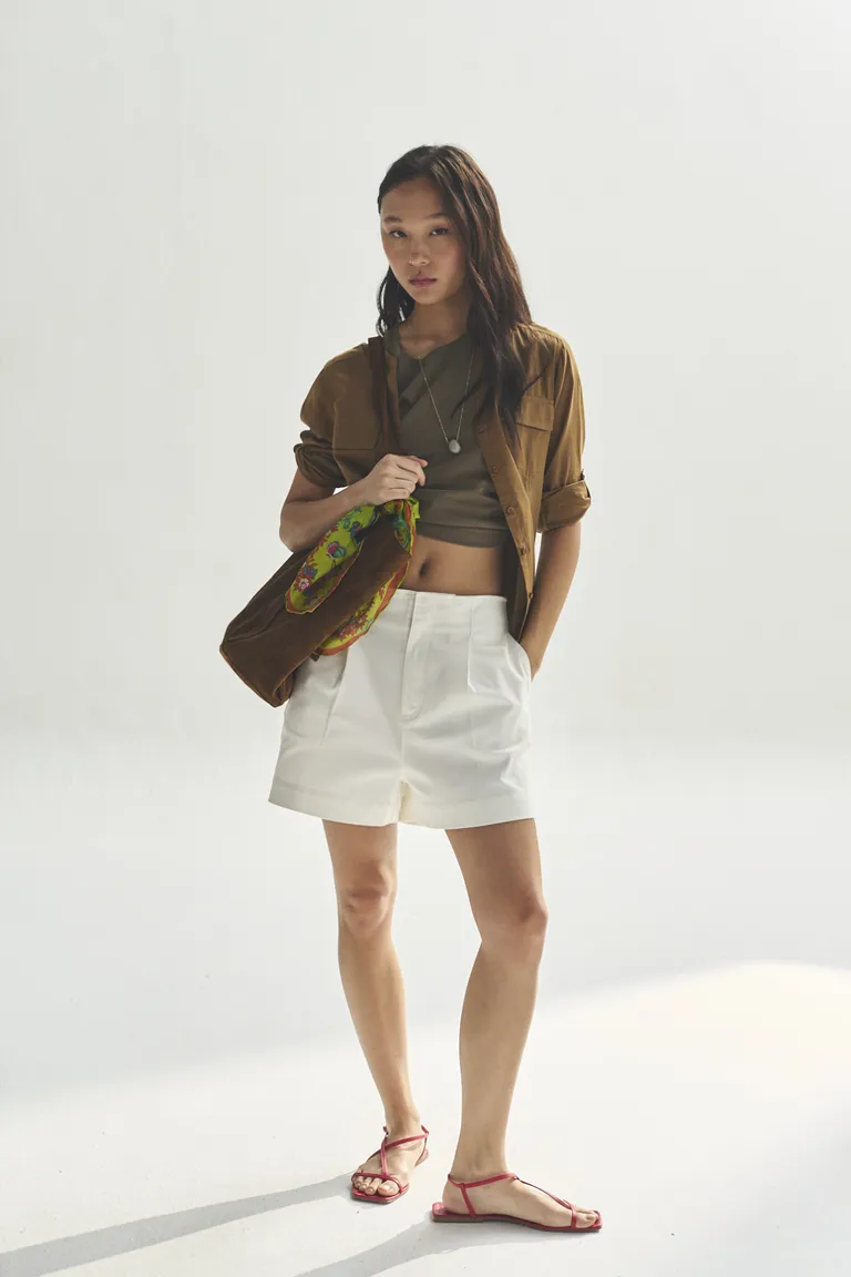 Shorts blancos de corte amplio y tiro alto para mujer de Akiabara en Shorts para argentina