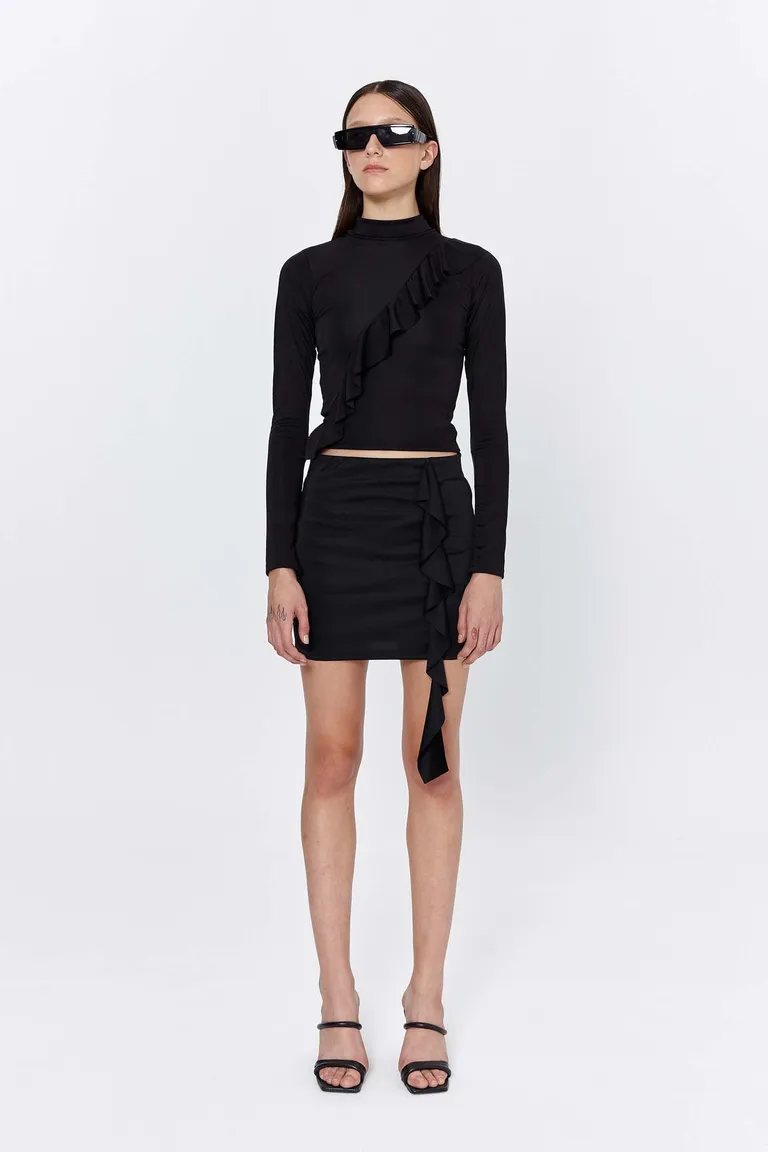 Top negro de manga larga con volado cruzado en el delantero de Naíma en Tops para argentina