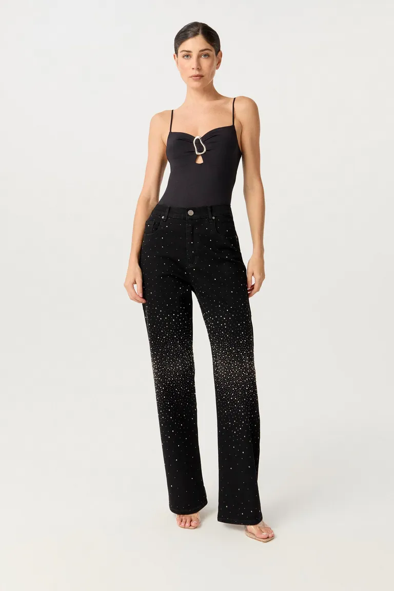 Top negro de tirantes finos y escote en V con detalle metálico de Markova en Tops para argentina