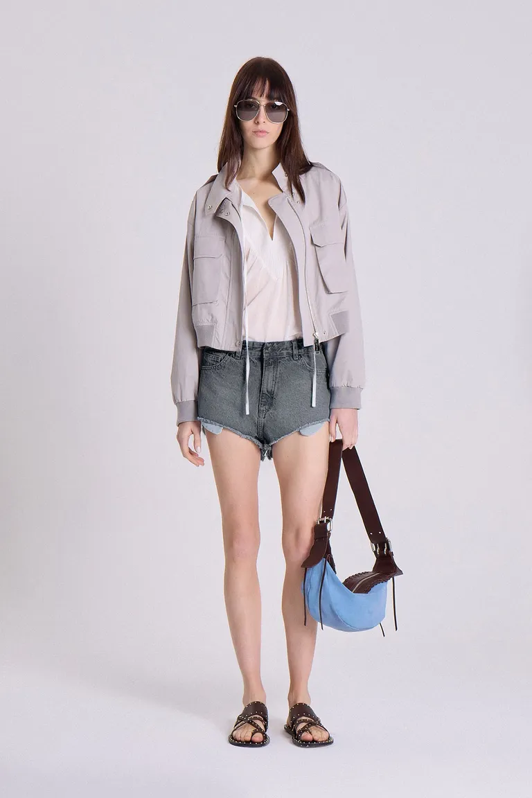 Shorts de jean con lavado negro desgastado y ruedo desflecado de Maria Cher en Shorts para argentina