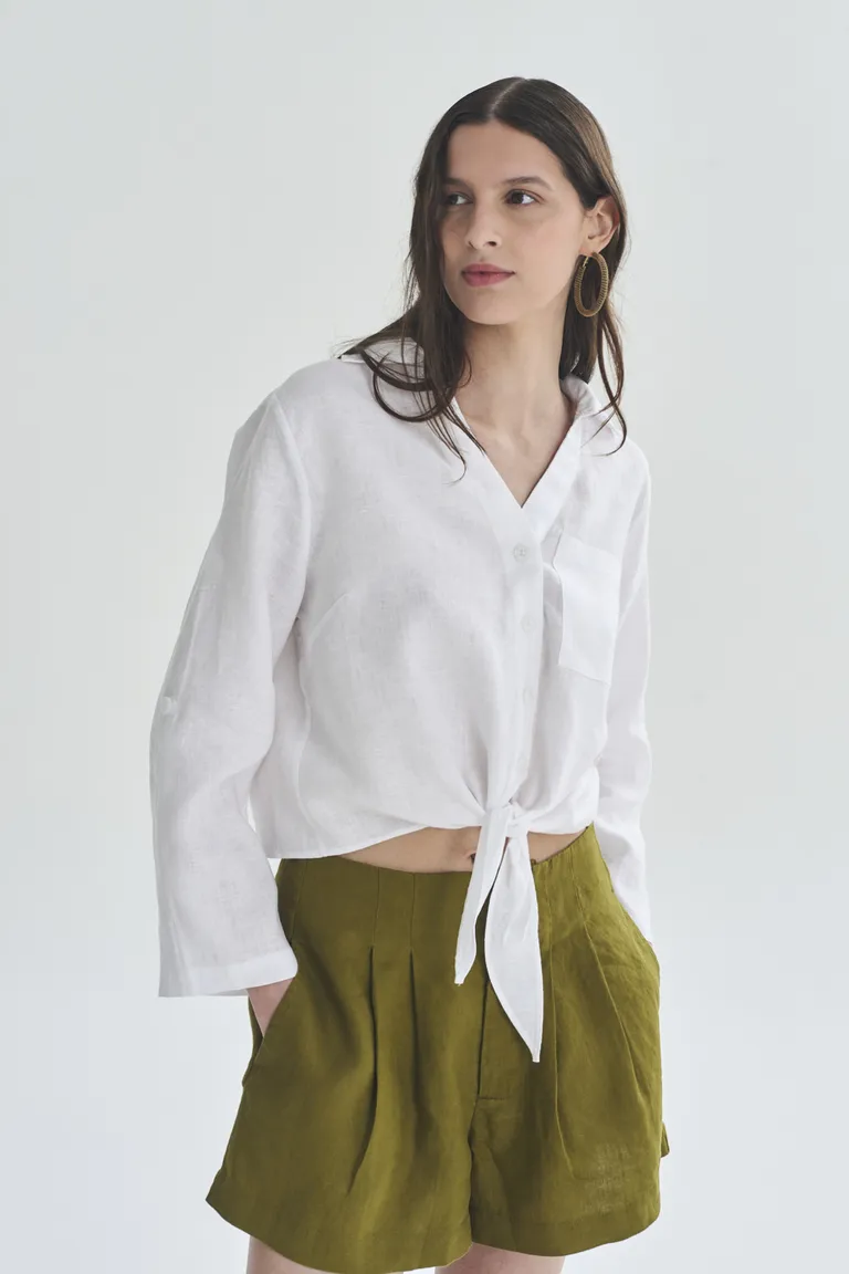 Camisa de manga larga blanca, estilo clásico y elegante para mujeres de Akiabara en Camisas para argentina