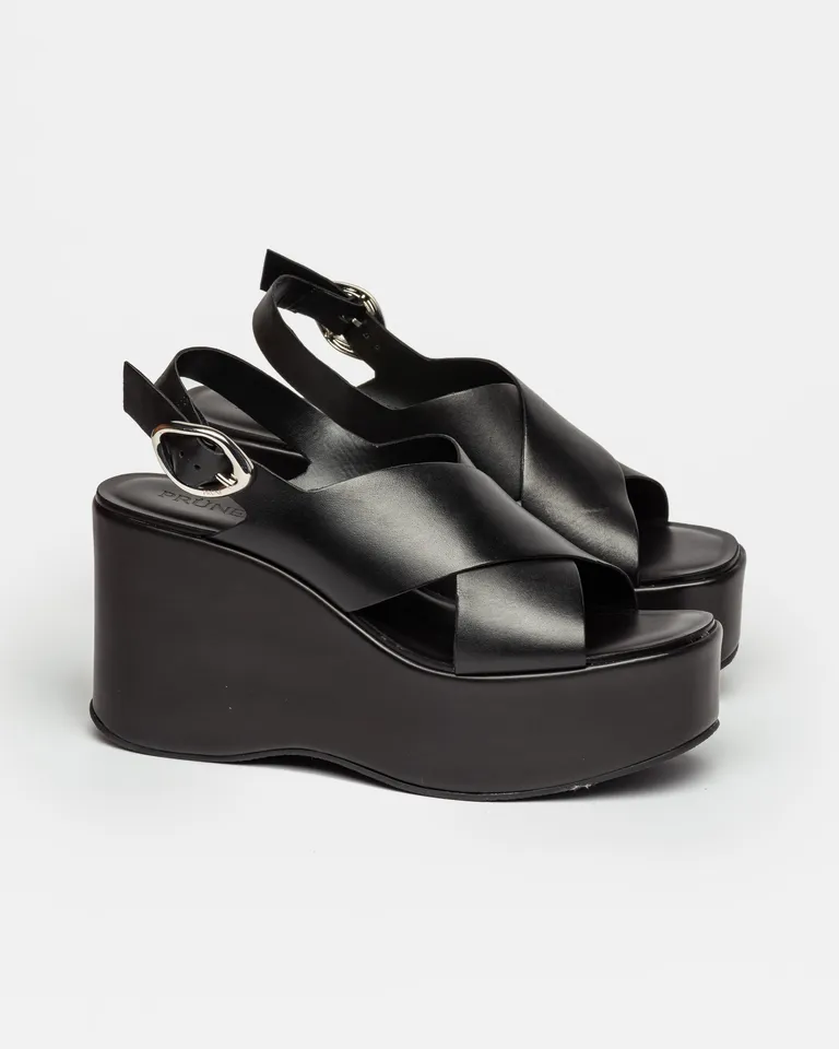 Sandalias de plataforma alta en cuero vegetal con hebilla orgánica de Prüne en Sandalias para argentina