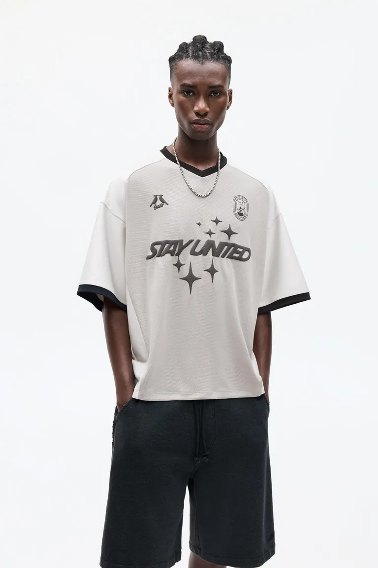 Remera fútbol stwd de Pull&Bear en Remeras y Polos para argentina