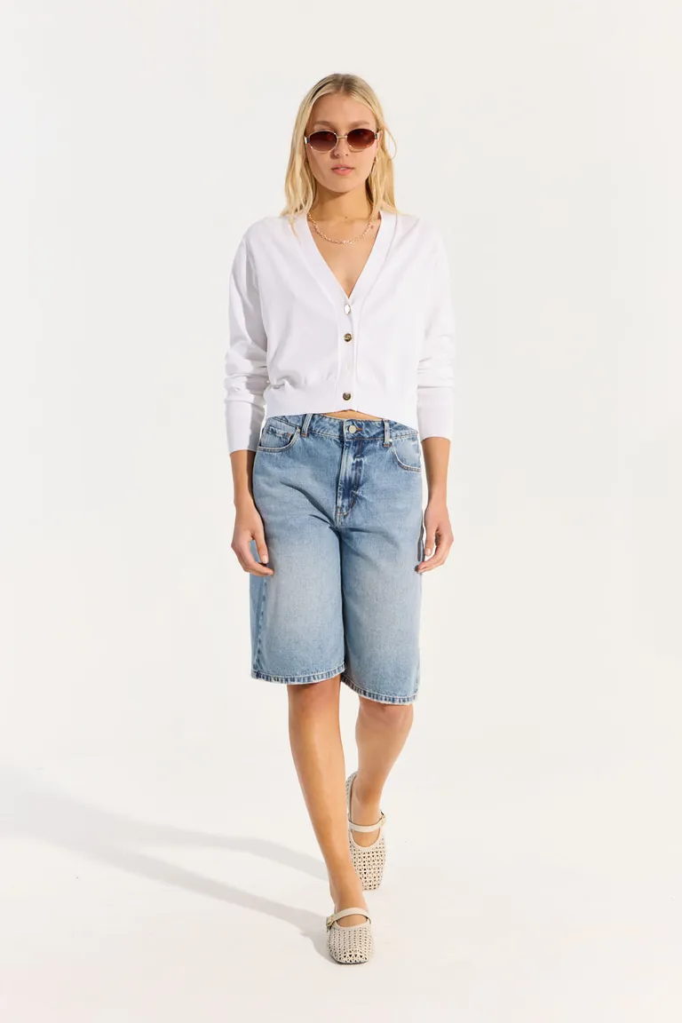 Cárdigan cropped blanco de escote en V con botones metálicos de Portsaid en Buzos y Sweaters para argentina