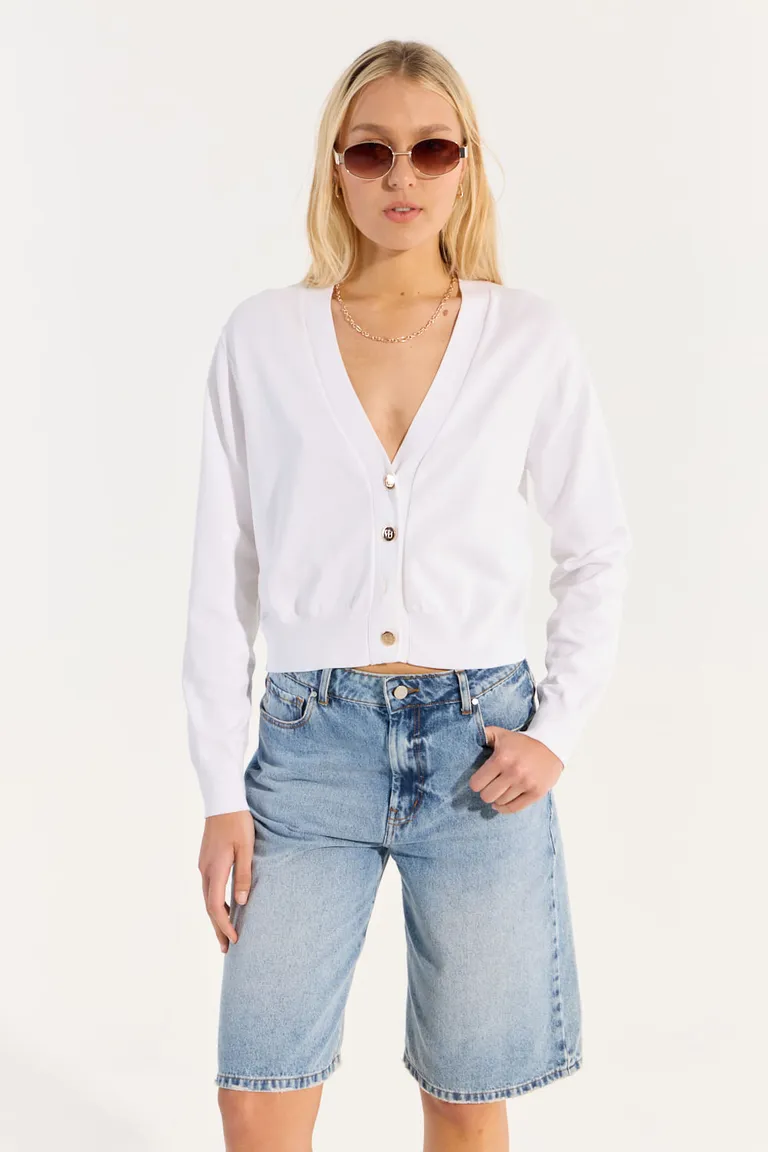 Cárdigan cropped blanco de escote en V con botones metálicos de Portsaid en Buzos y Sweaters para argentina
